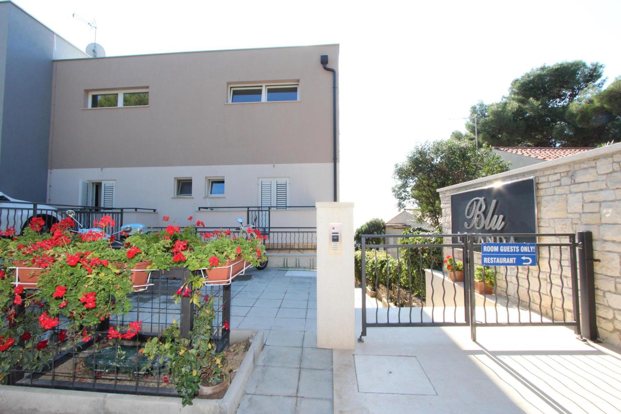 Bed & Breakfast Blu Locanda Ровин Екстериор снимка